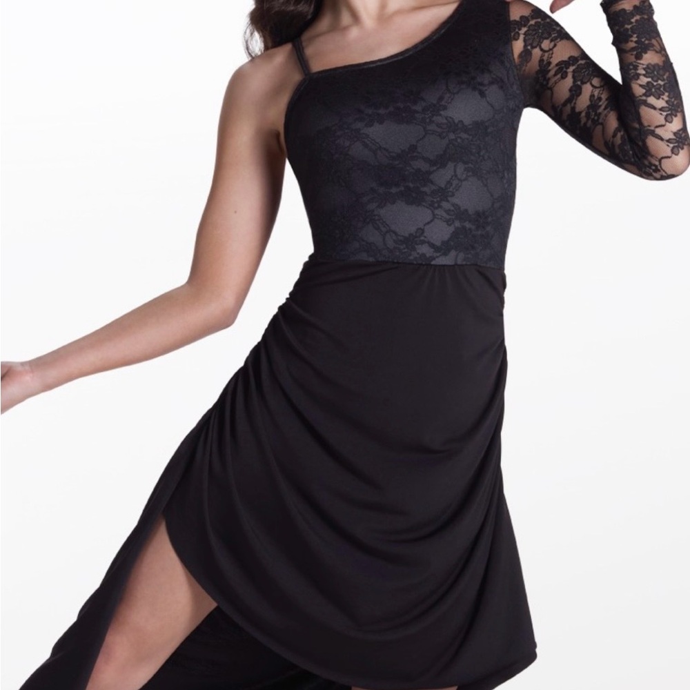 Weissman I Want You To Love Me
18864 Black One-Shoulder Lace Sleeve Costume XLC